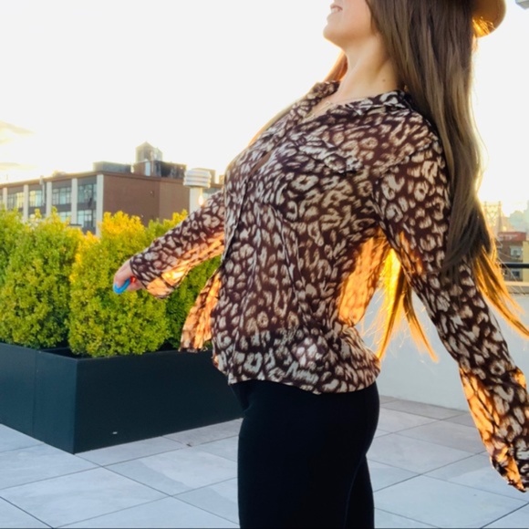 EllenTracy Light Leopard Animal Print Blouse Shirt - Picture 3 of 16